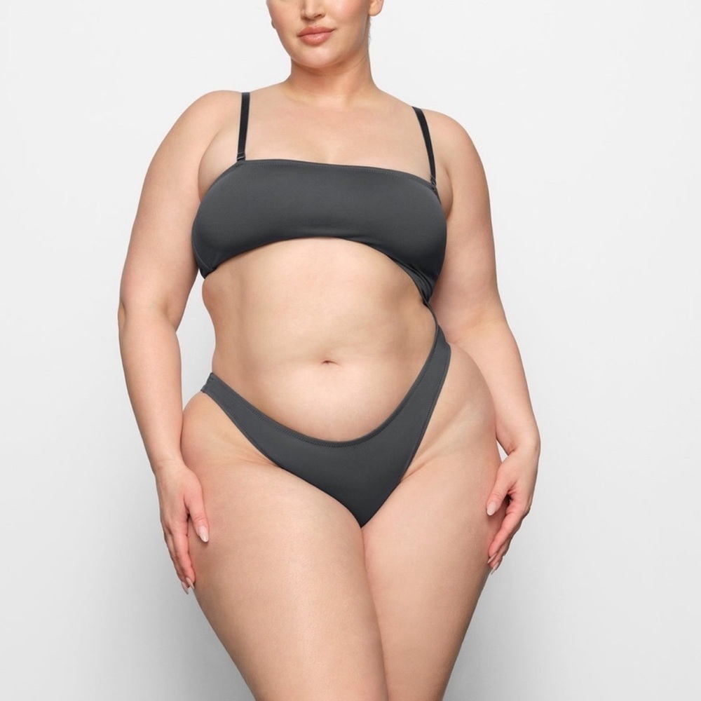 SKIMS SIGNATURE SWIM STRAPLESS MONOKINI GUNMETAL SIZE 2X